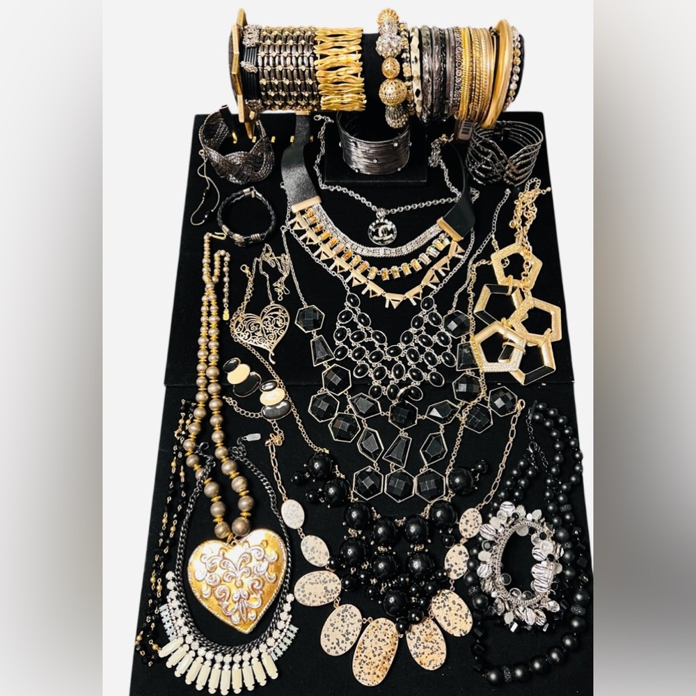 Vintage & Modern Gold Tone Gold Plated & Black Accent Necklace & Bracelet Lot 30